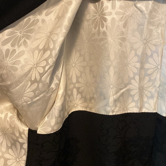 Vintage black silk kimino - fits small or medium.Like new. - Picture 5 of 9